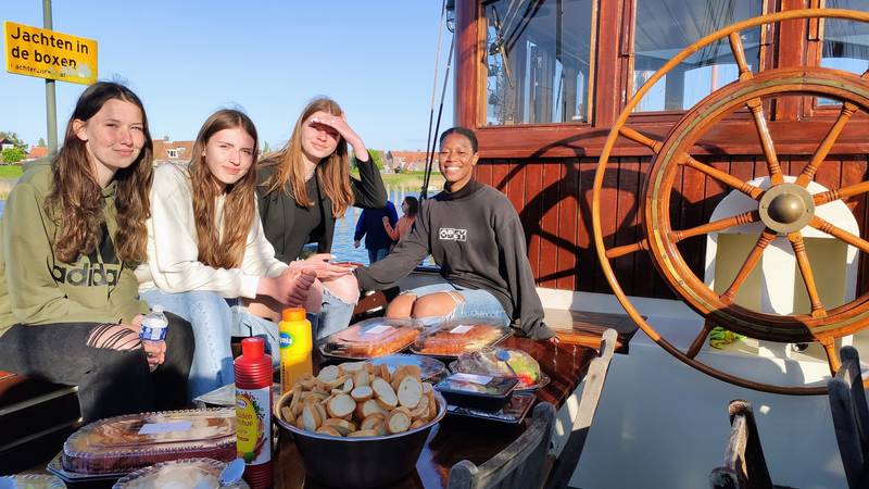Borrel an Bord eines Traditionsseglers von Holland Sail über das Wochenende auf dem IJsselmeer